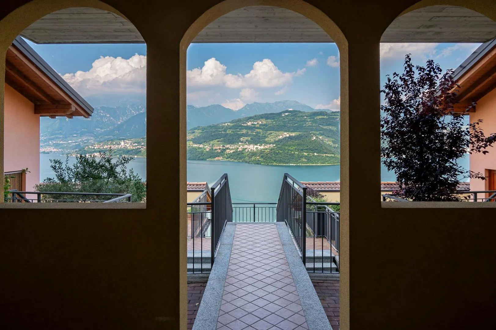Italian Vacation Homes - Iseo Lake Vista Retreat Tavernola Bergamasca 0*,  Itálie