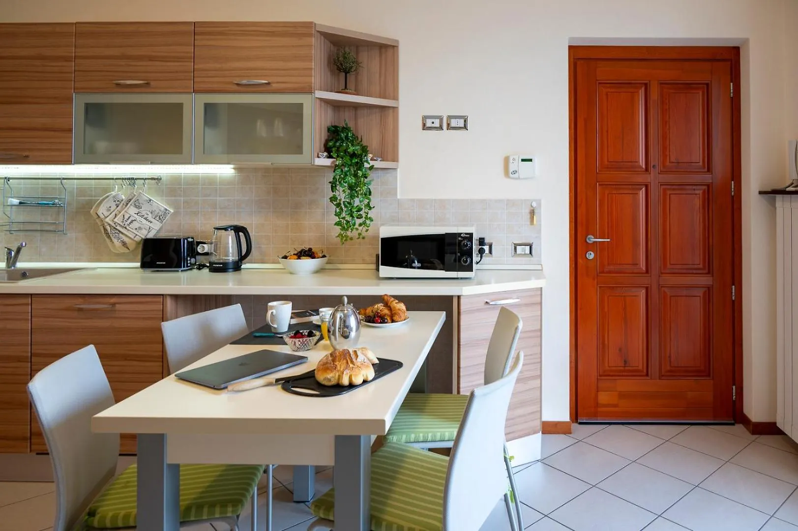 Italian Vacation Homes - Iseo Lake Vista Retreat Tavernola Bergamasca Apartmán