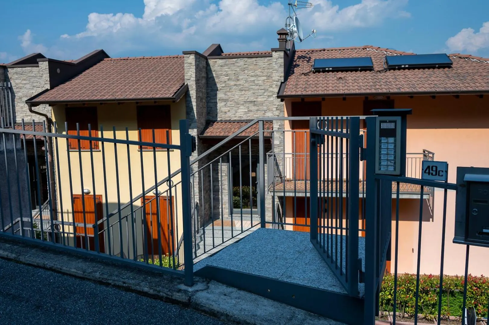 Italian Vacation Homes - Iseo Lake Vista Retreat Tavernola Bergamasca Apartmán