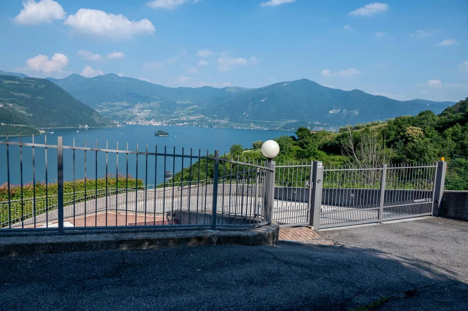 Italian Vacation Homes - Iseo Lake Vista Retreat Tavernola Bergamasca 0*,